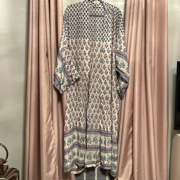 😍🤍🩵 Spell Bohemian Royale Maxi Robe Sz: M/L Color: Dusk. EUC! 🩵🤍😍 - Picture 3 of 17
